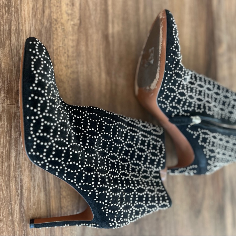 Alaia booty with silver accents